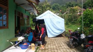 Kegiatan Dapur Umum TAGANA Magetan dan KSB SATRIA BHAKTI di Lokasi Tanah Longsor Gonggang